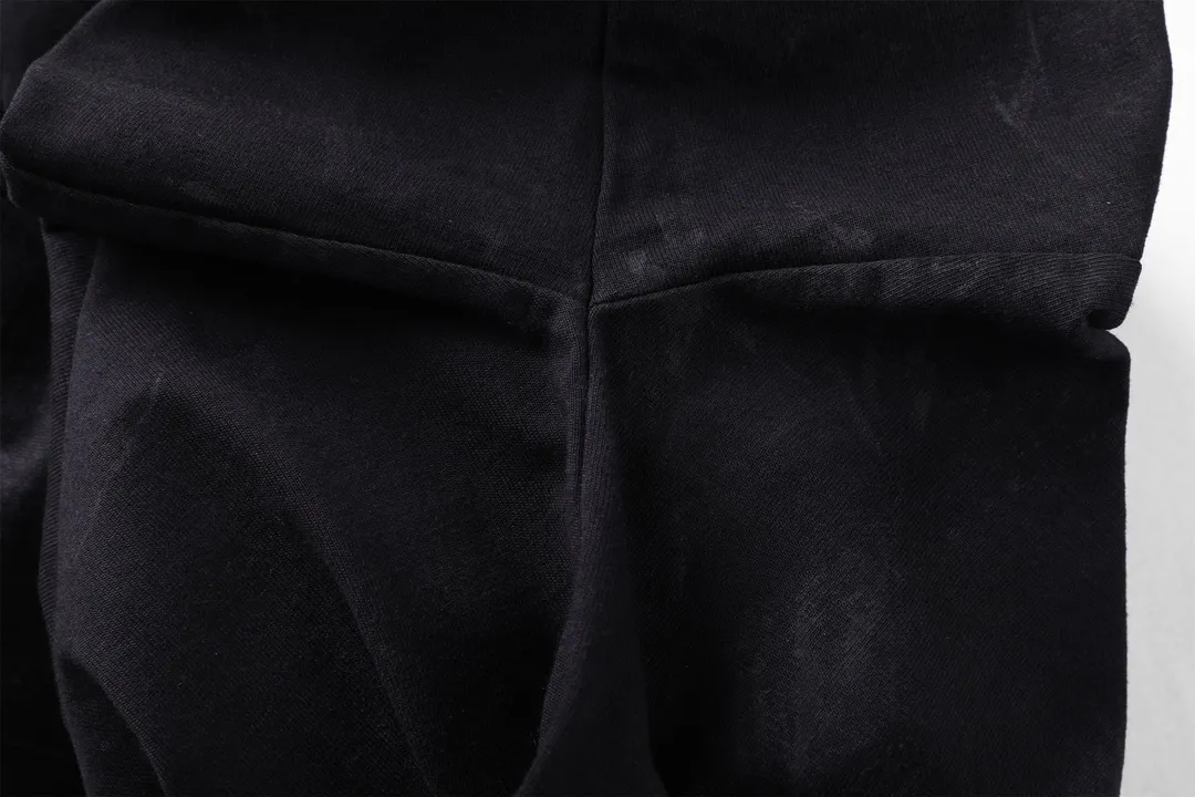 「 」